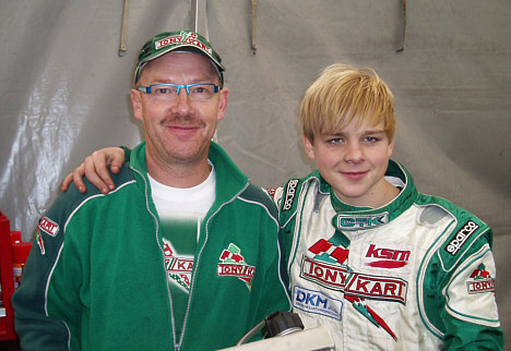 Christian Sørensen (t.h.) og far Erik får i 2011 lejlighed til at besøge mange forskellige kart-baner i Europa.